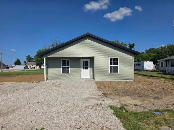 187 Charlotte Avenue, Switz City, IN 47465