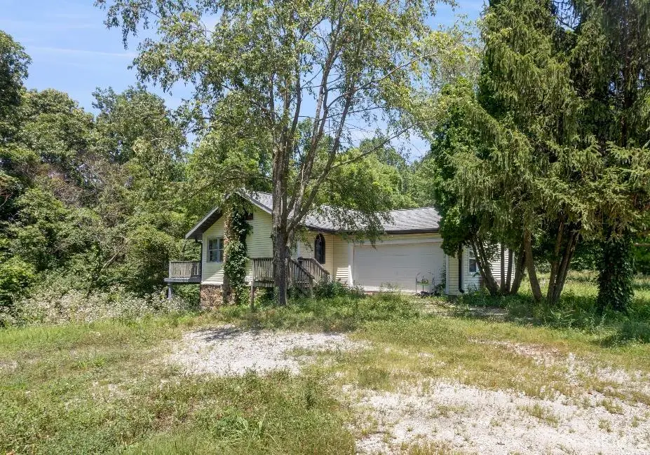 6269 E State Road 54, Bloomfield, IN 47424 - #1