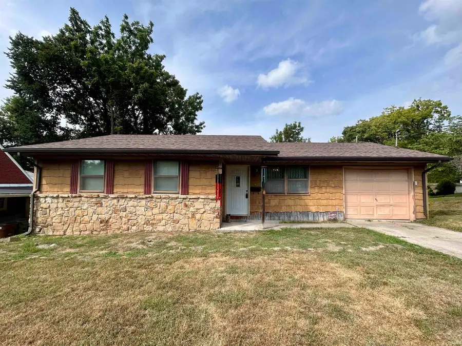 1009 W Walnut Street, Brownstown, IN 47220 - #2