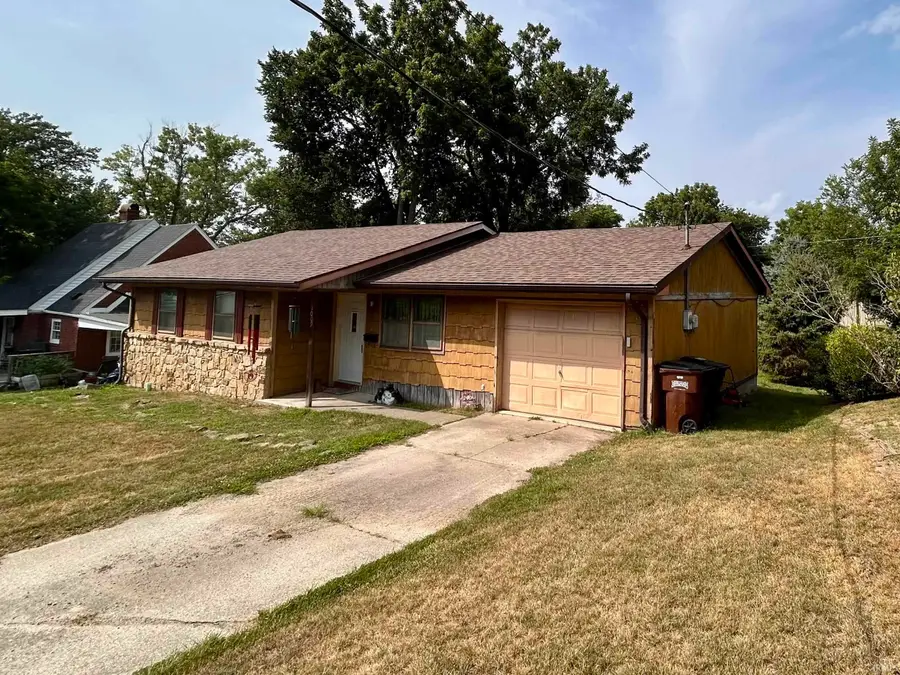 1009 W Walnut Street, Brownstown, IN 47220 - #3