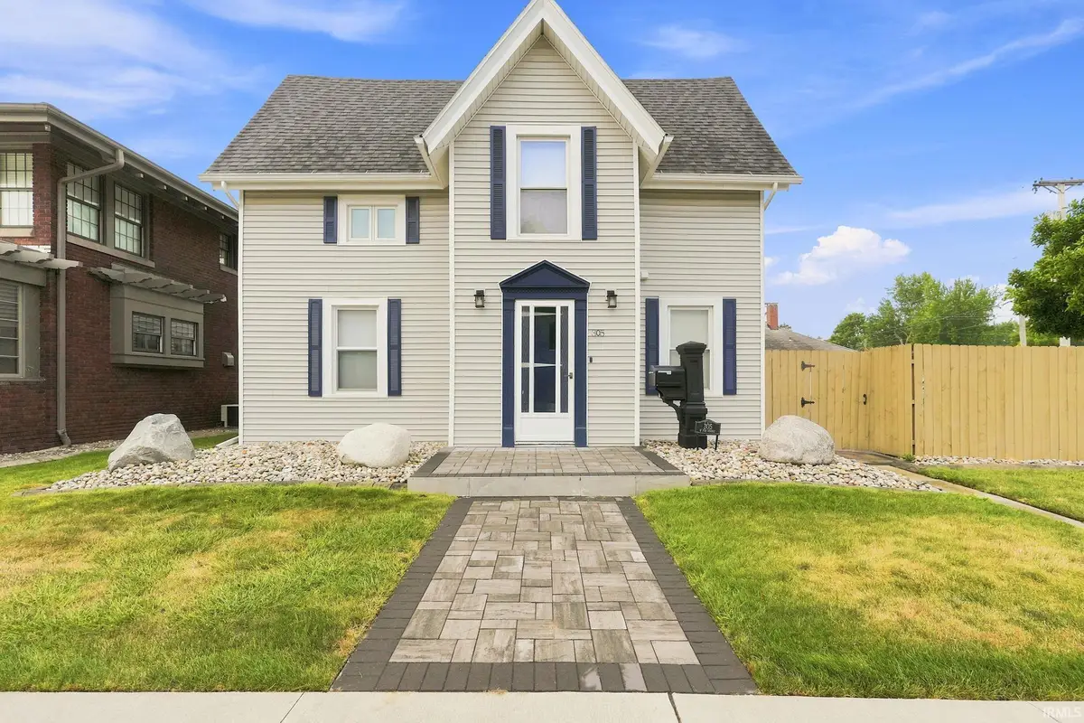 305 W 7th Street, Auburn, IN 46706 - #1