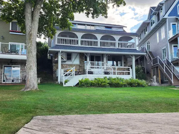 1104 S Clear Lake Drive, Fremont, IN 46737
