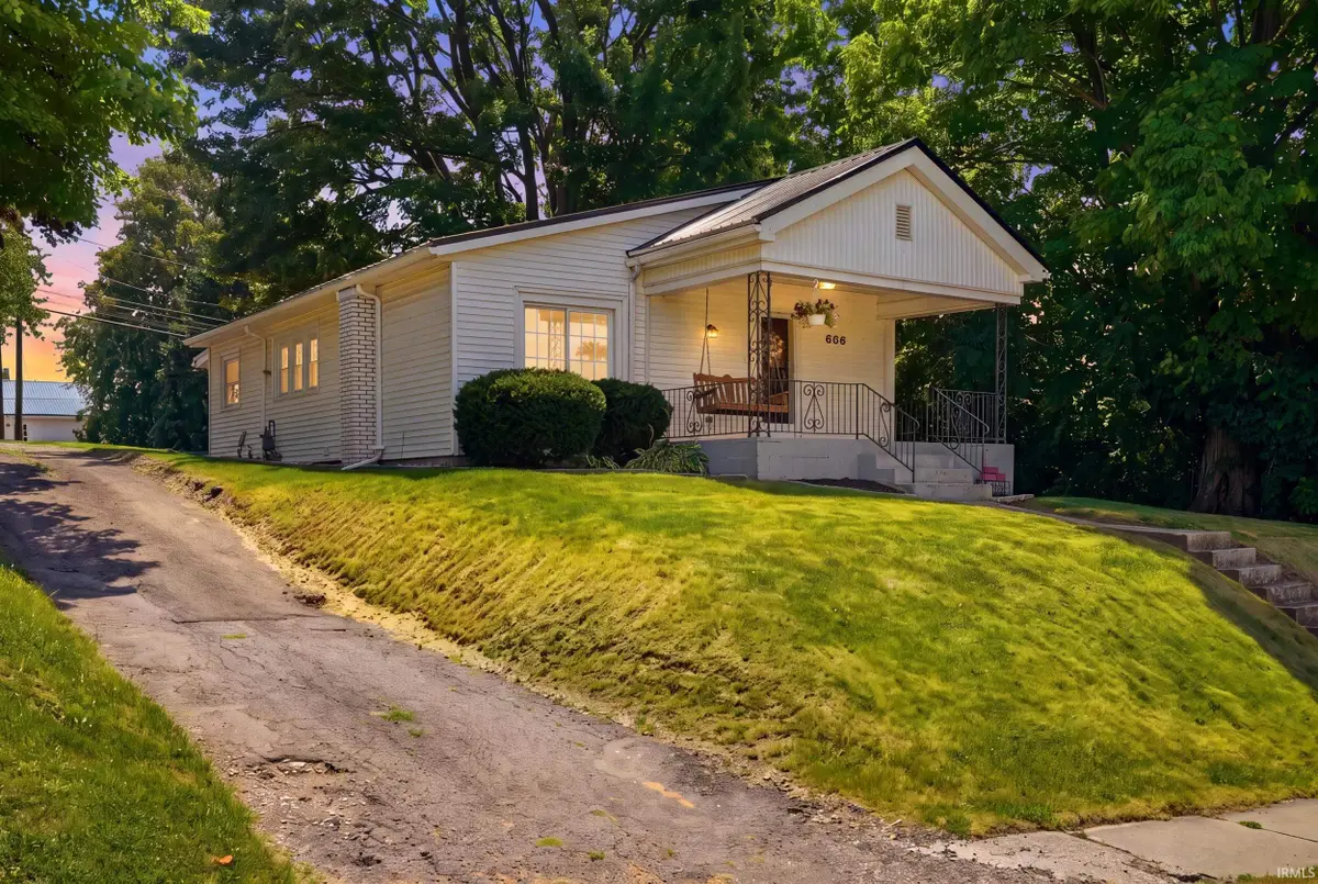 606 E Main Street, Albion, IN 46701 - #1