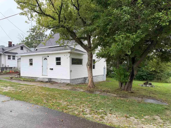 118 S Clay Street, Oakland City, IN 47660