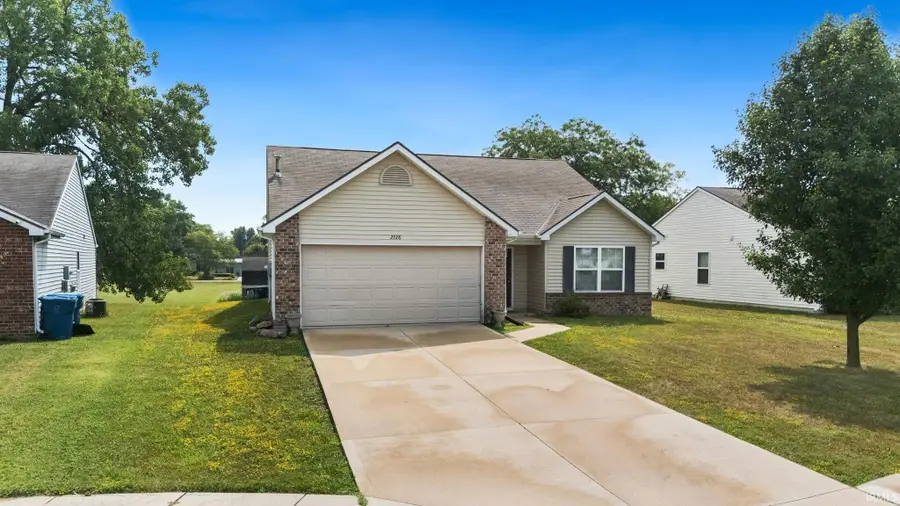 2528 Grand Canyon Corridor, Fort Wayne, IN 46808 - #2