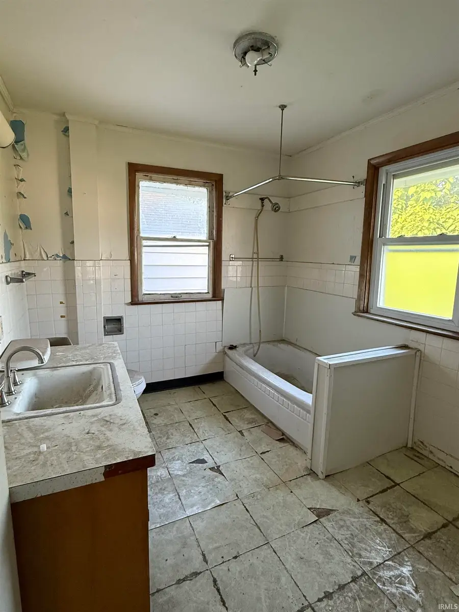 215 W 7th Street, Marion, IN 46952 - #3