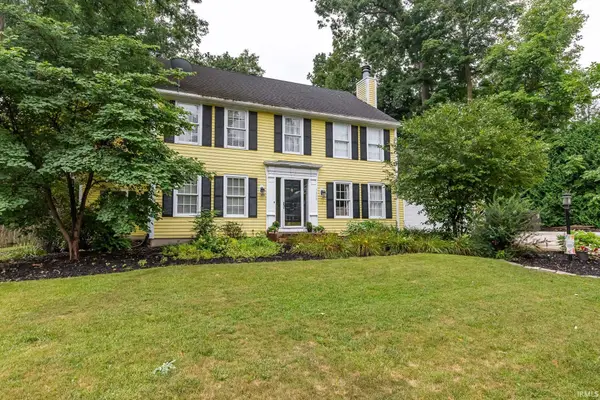 9829 Woodstream Drive, Fort Wayne, IN 46804