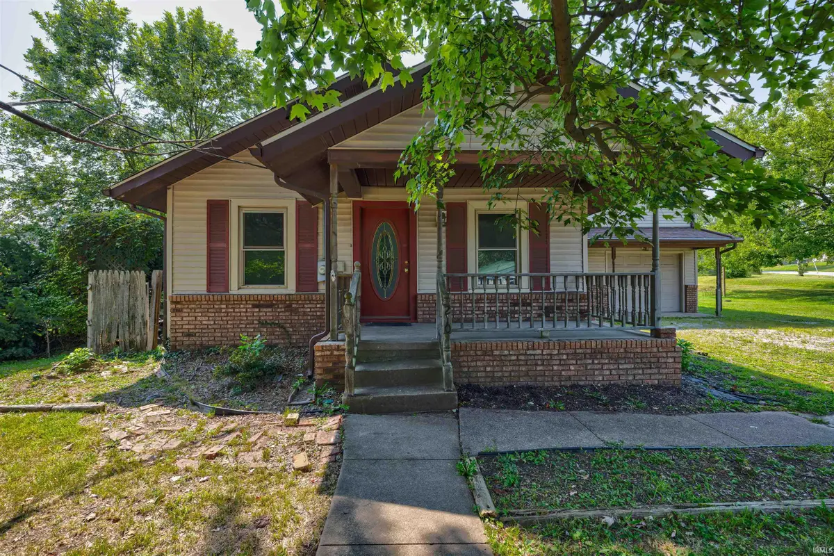 210 S East Street, Oakland City, IN 47660 - #1