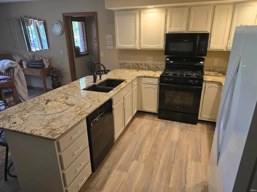 827 Foxbriar Lane, Goshen, IN 46526 - #2