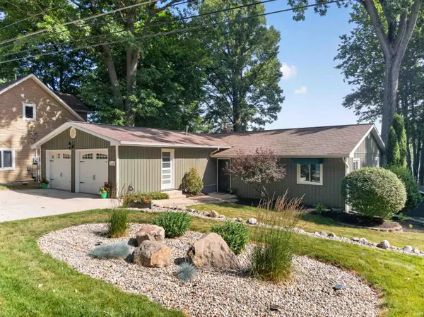 1340 Lane 201 Ball Lake Lane, Hamilton, IN 46742