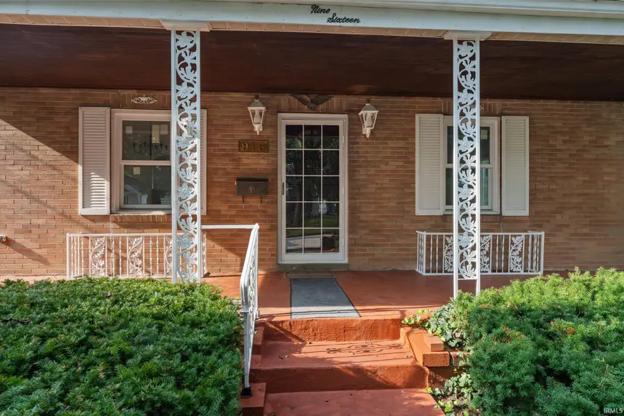 916 E Grove Street, Mishawaka, IN 46545 - #3