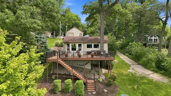 520 Lane 274 Crooked Lk, Angola, IN 46703