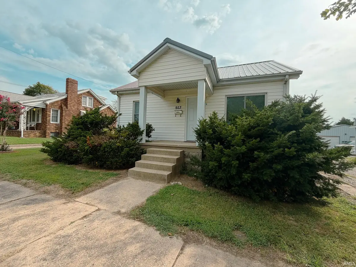 923 Poplar Street, Mount Carmel, IL 62863 - #1