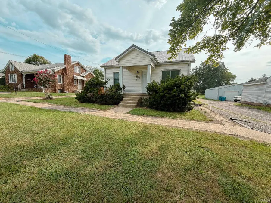 923 Poplar Street, Mount Carmel, IL 62863 - #2