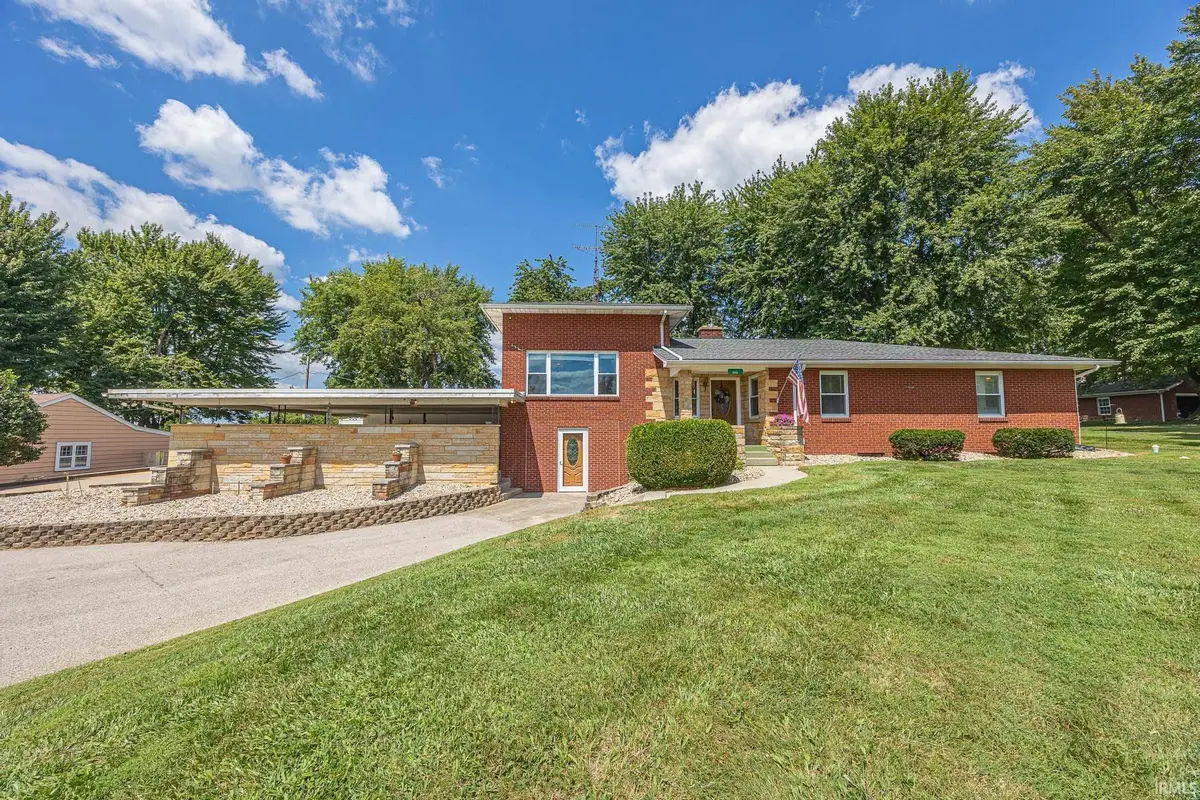 1040 W 6th Street, Huntingburg, IN 47542 - #1
