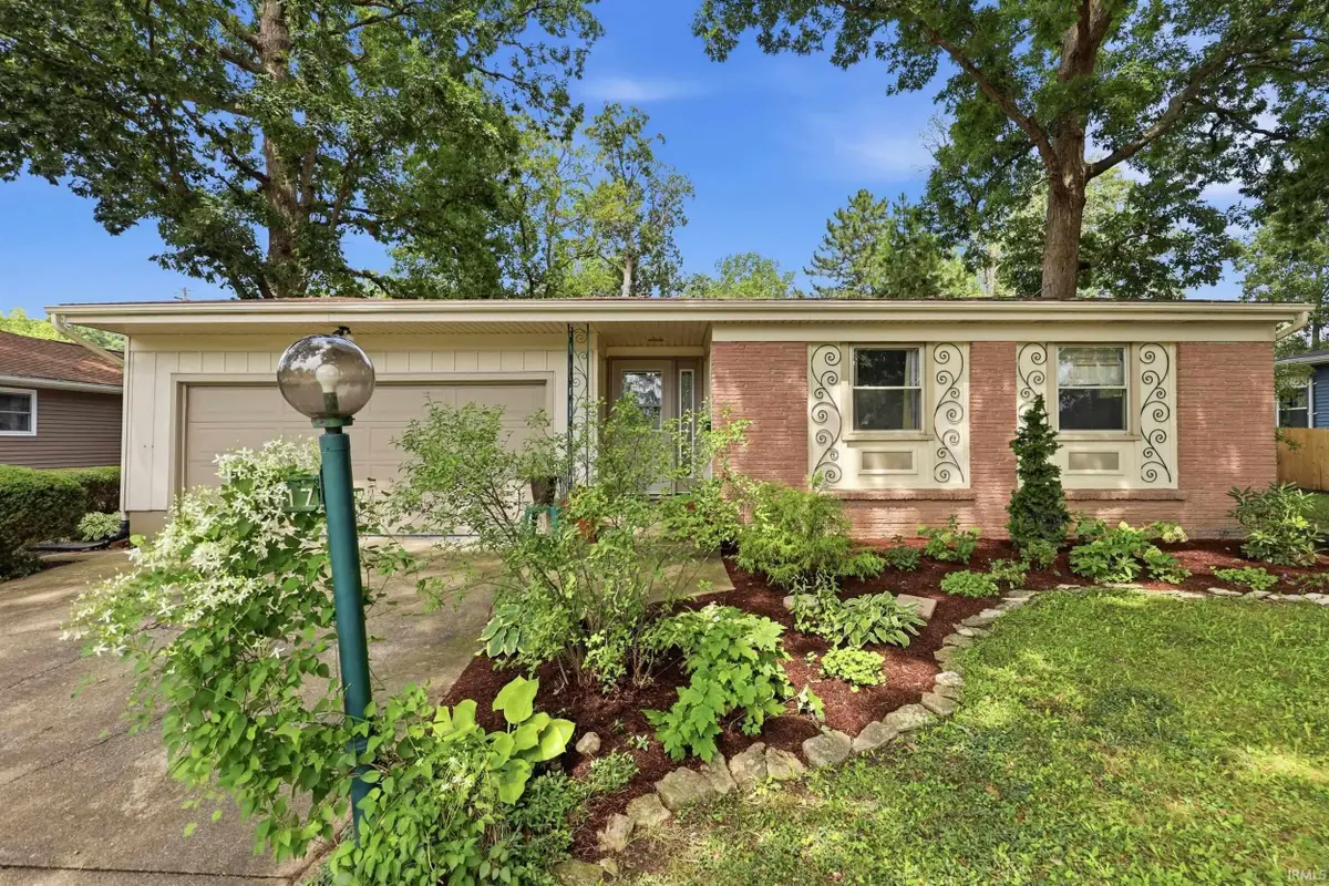 3017 Curdes Avenue, Fort Wayne, IN 46805 - #1