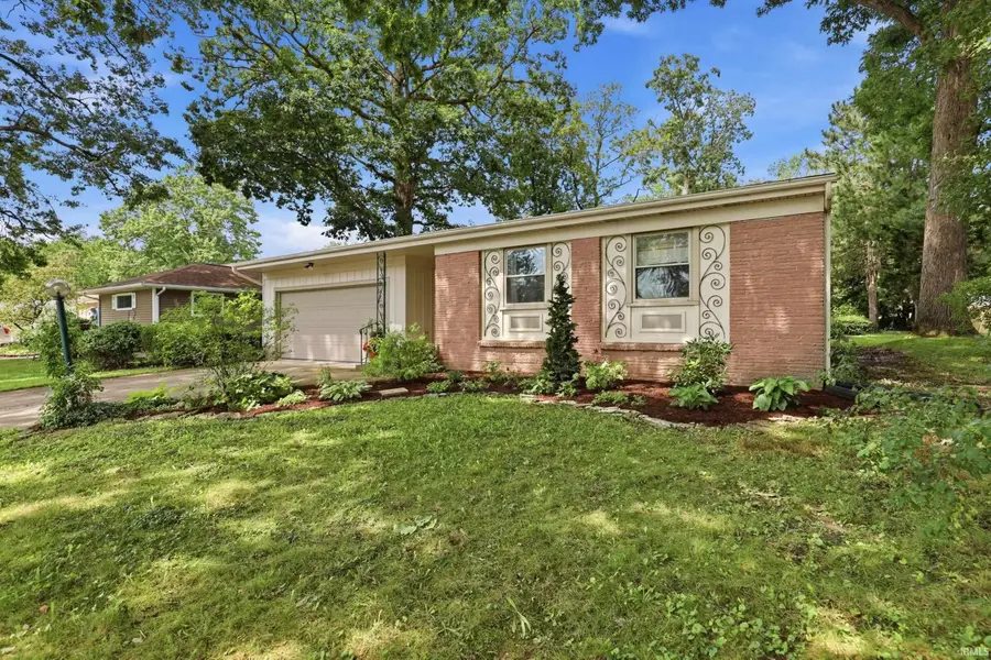 3017 Curdes Avenue, Fort Wayne, IN 46805 - #3