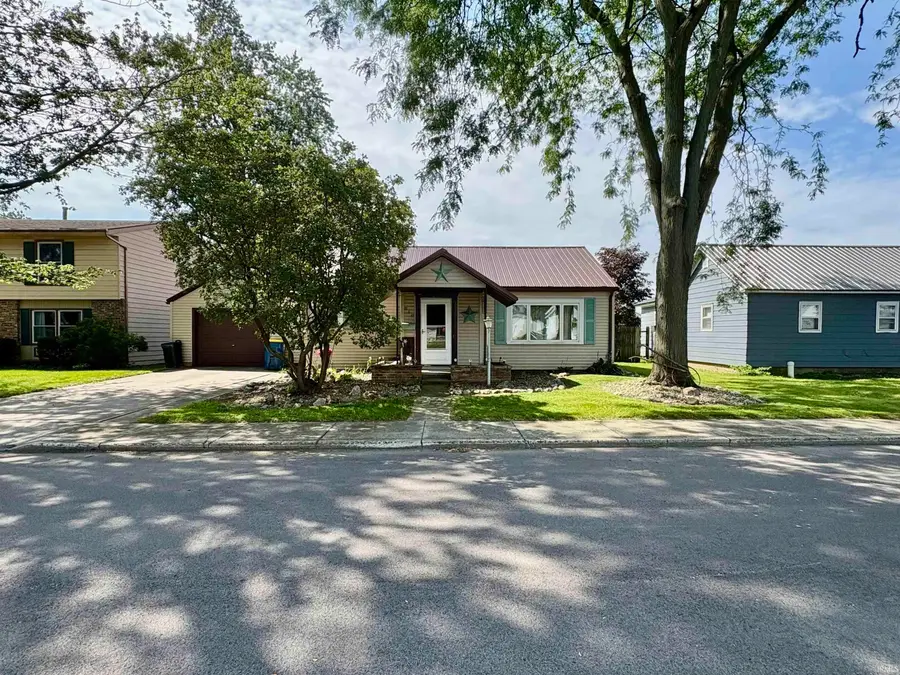 516 E Townley Street, Bluffton, IN 46714 - #2