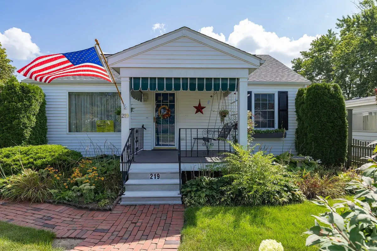 219 W La Salle Avenue, Mishawaka, IN 46545 - #1
