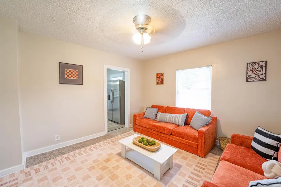 2202 S Delawanda Avenue, Muncie, IN 47302 - #2