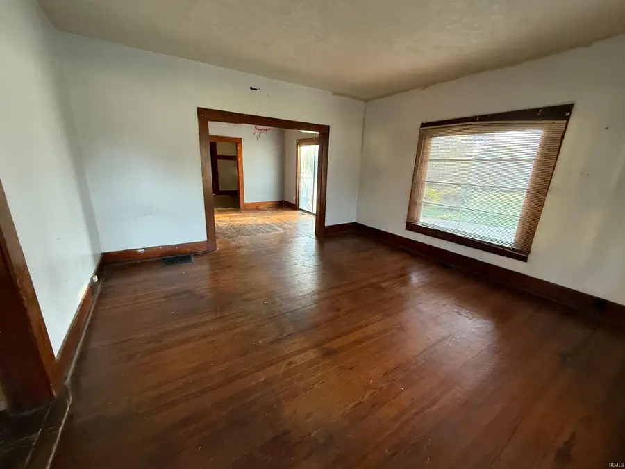 1414 E Poplar Street, Petersburg, IN 47567 - #2