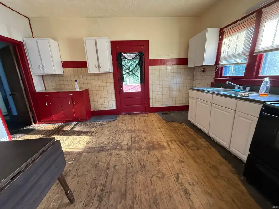 1414 E Poplar Street, Petersburg, IN 47567 - #3