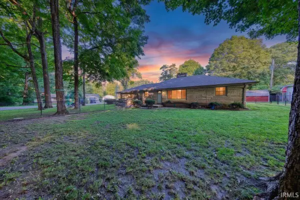 12211 S Old Road, Muncie, IN 47302