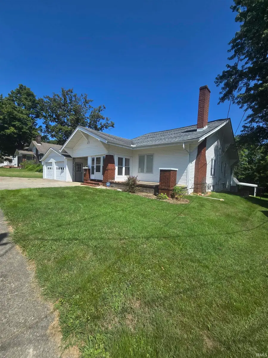 526 E Washington Street, Oakland City, IN 47660 - #3