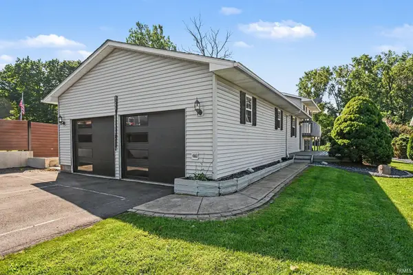 9285 E Sleepy Hollow Parkway, Cromwell, IN 46732