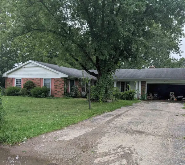 1322 Riding Mall Drive, South Bend, IN 46614