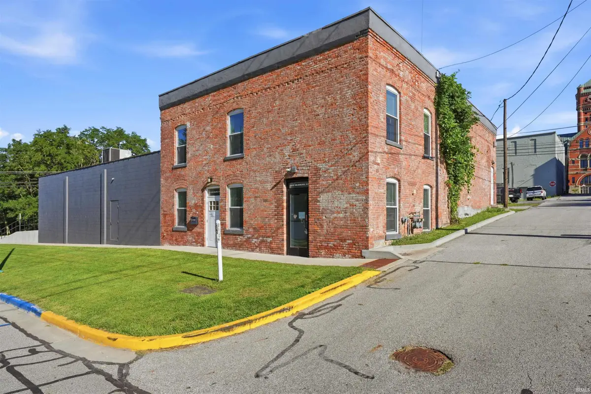 111 W Hazel Street, Albion, IN 46701 - #1