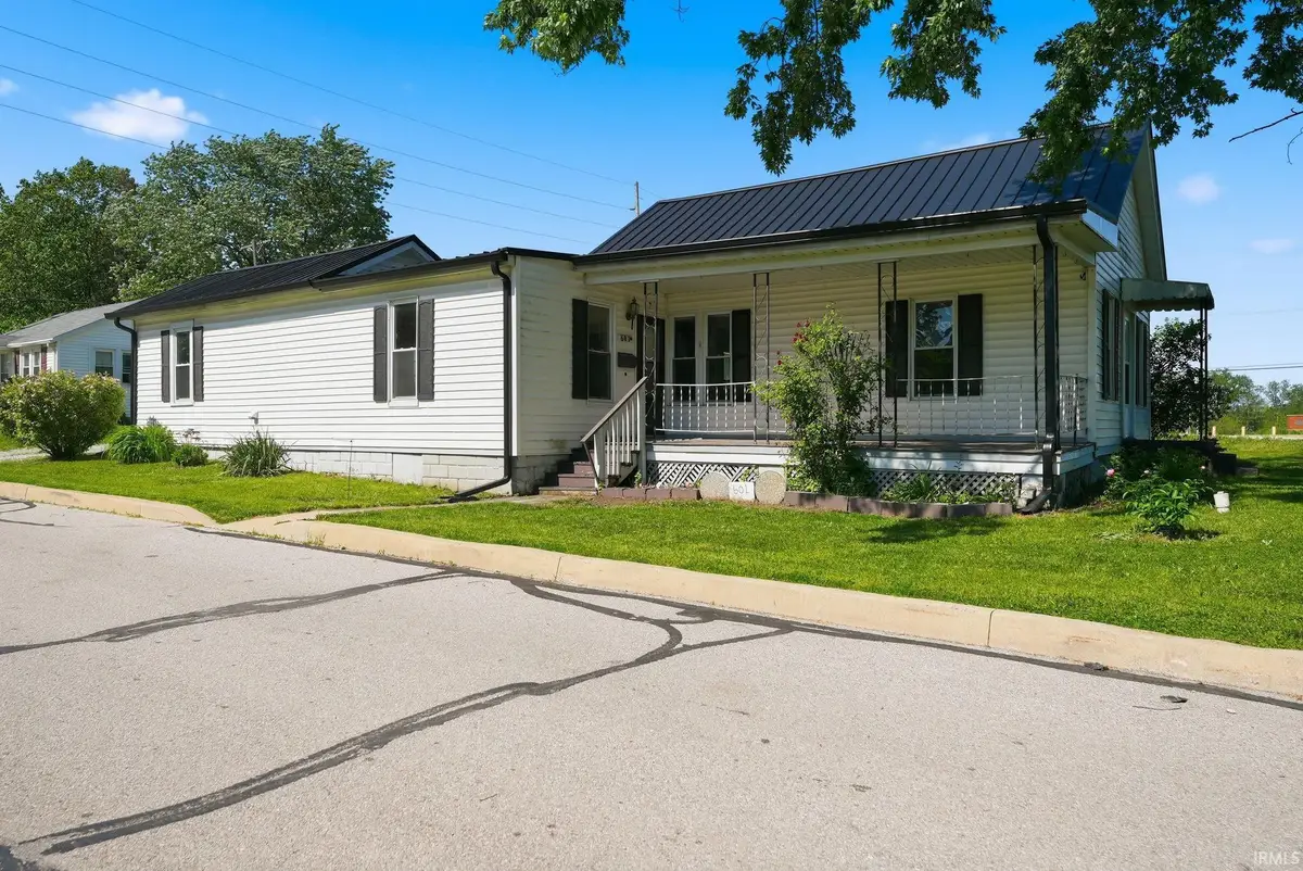 601 W Van Buren Street, Columbia City, IN 46725 - #1