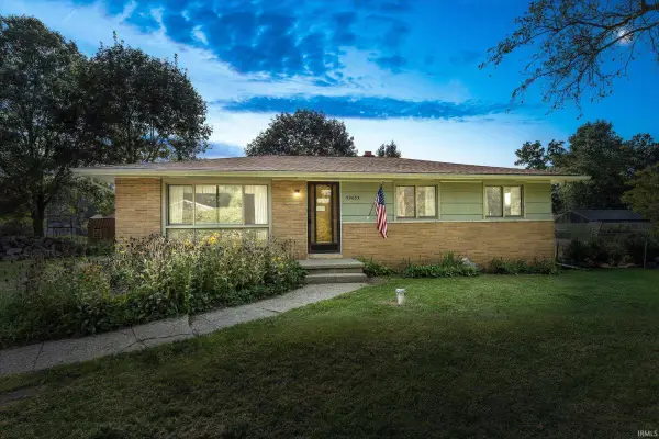 52083 Kenilworth Road, South Bend, IN 46637