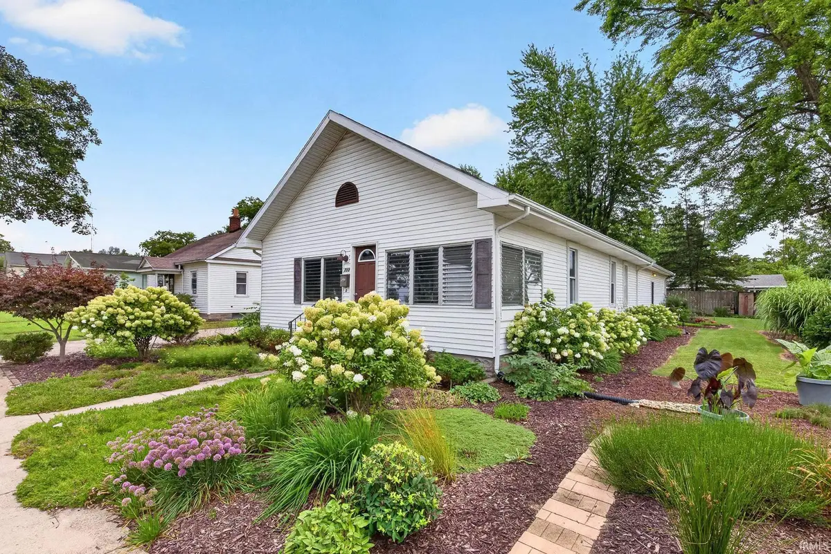 713 W Winona Avenue, Warsaw, IN 46580 - #1