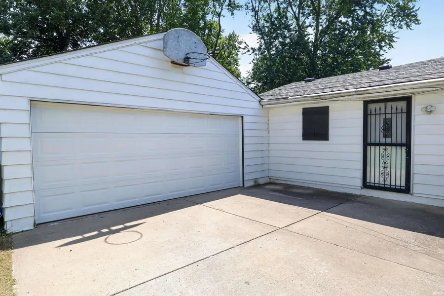 606 N Twyckenham Drive, South Bend, IN 46617 - #3