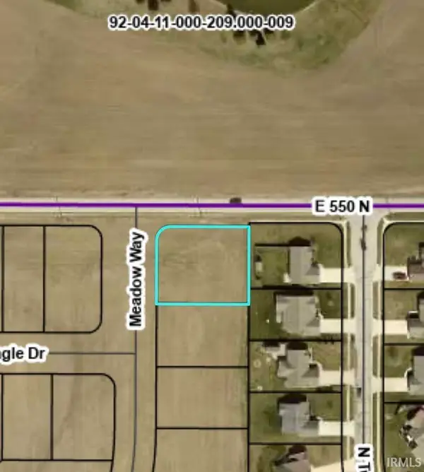 990 Meadow Way, Churubusco, IN 46723