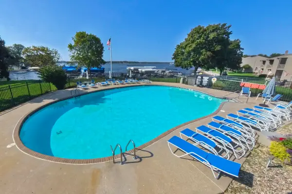 12601 N Pleasant Road #6, Syracuse, IN 46567