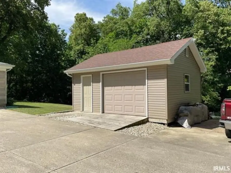 2712 E Fairoaks Drive, New Castle, IN 47362 - #2