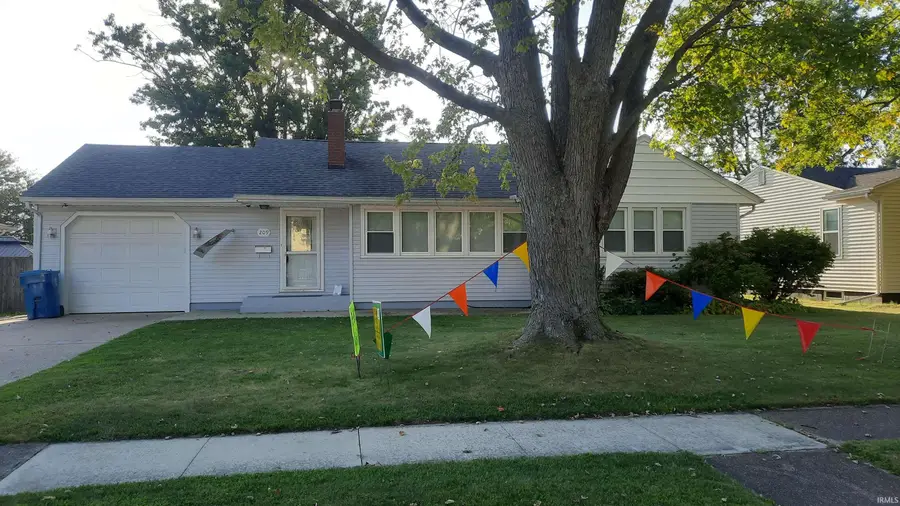 209 S Shumaker Drive, Bremen, IN 46506 - #2
