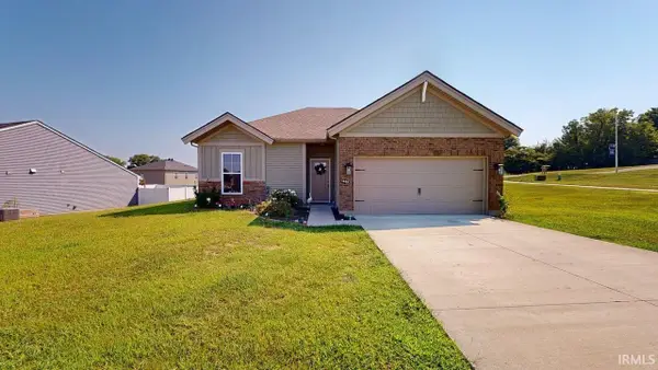 1405 N Hunters Crossing Pass, Huntingburg, IN 47542