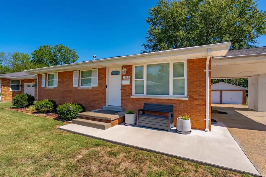 1909 N Thomas Avenue, Evansville, IN 47711 - #3