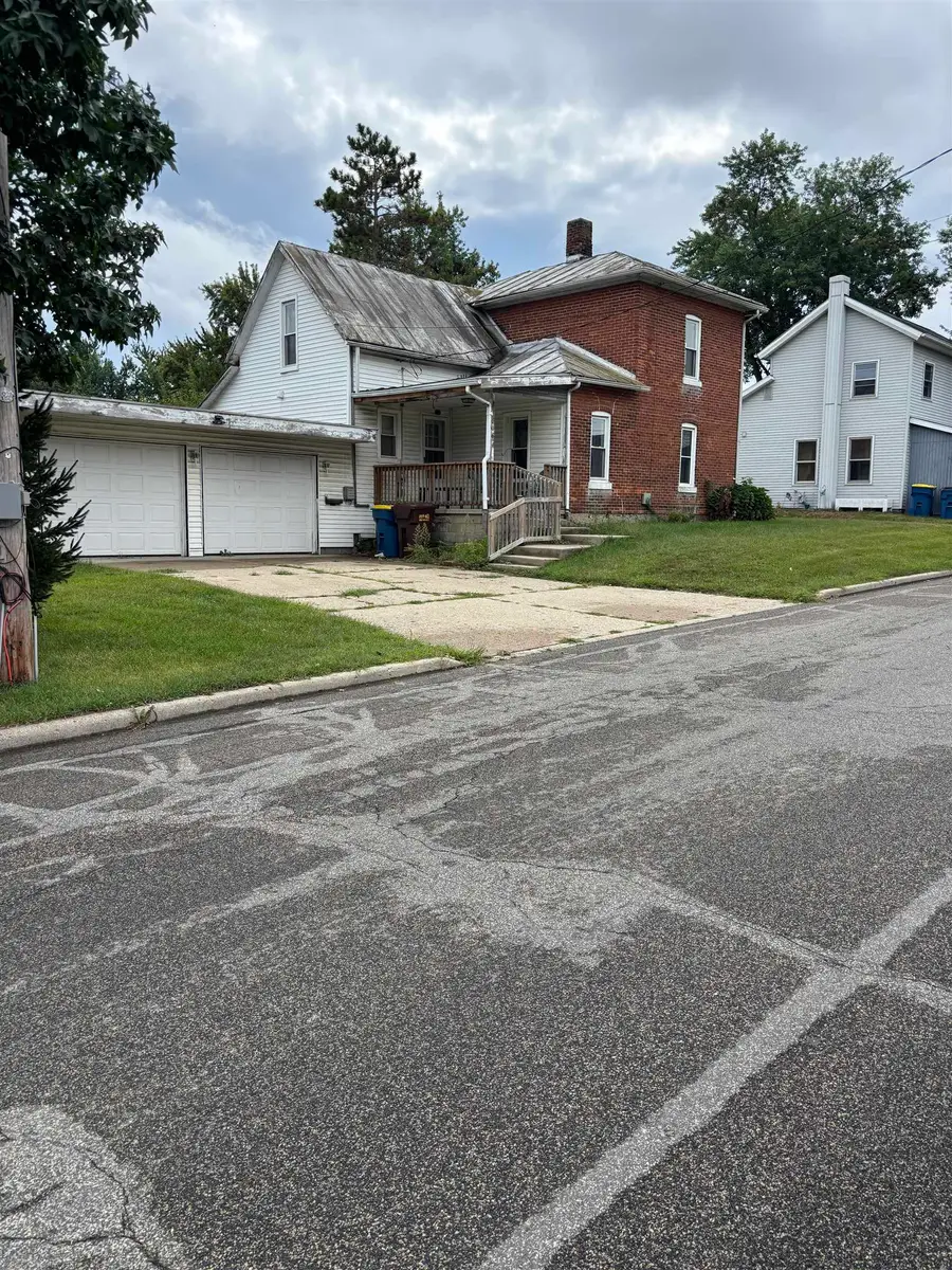 206 E Stocker Street, Angola, IN 46703 - #2
