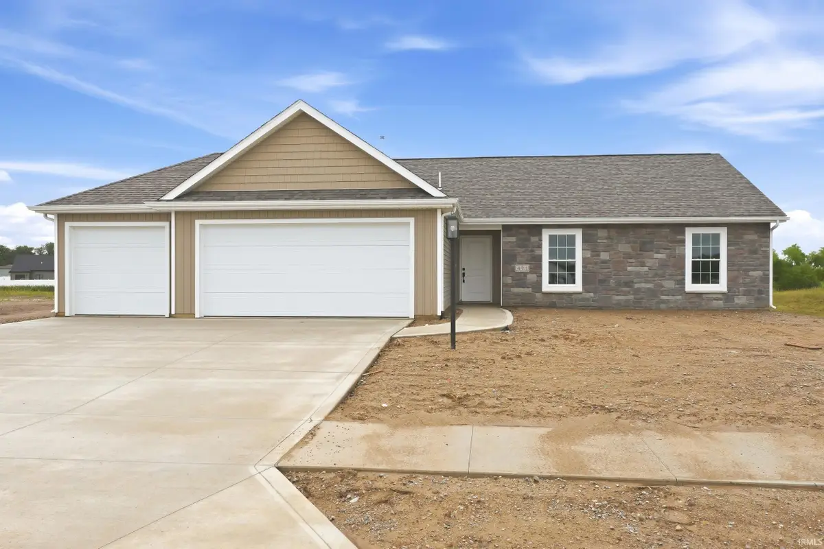 4911 Silverstone Passage, Fort Wayne, IN 46818 - #1
