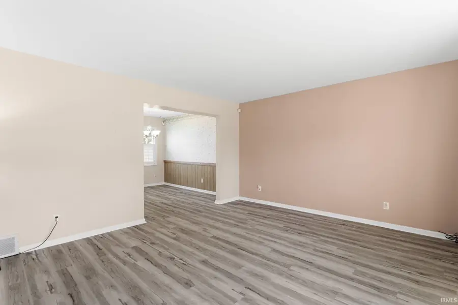 412 E Hively Avenue, Elkhart, IN 46517 - #3