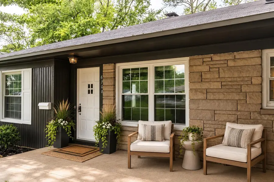 6708 S Calhoun Street, Fort Wayne, IN 46807 - #2