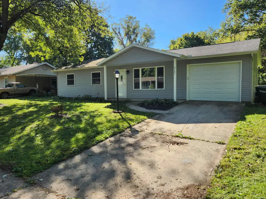 2121 W Thomas Drive, Muncie, IN 47302 - #2