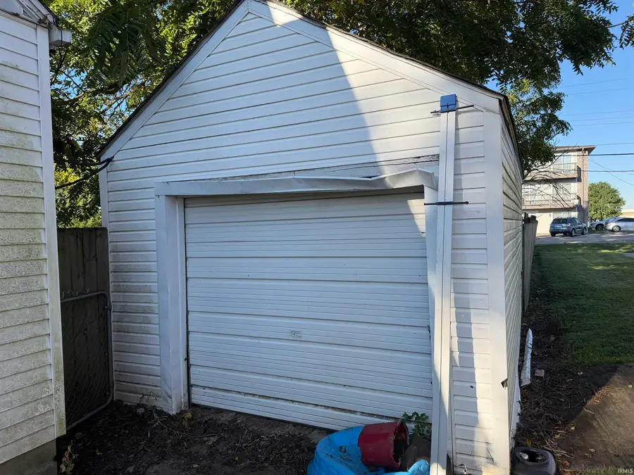 2213 N Hollywood Avenue, Muncie, IN 47304 - #2