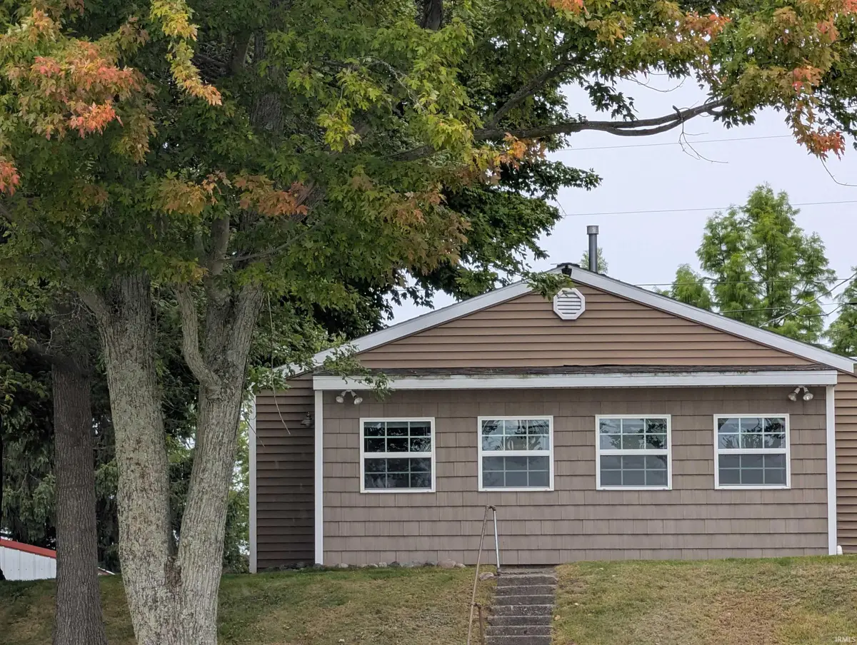 5845 S 455 E, Wolcottville, IN 46795 - #1
