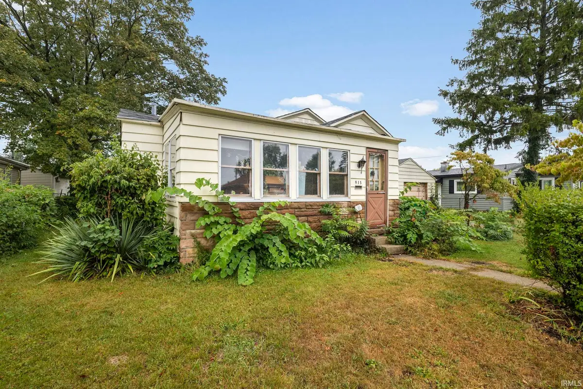 915 Jackson Street, Mishawaka, IN 46544 - #1