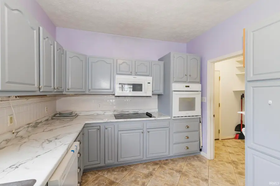 7904 W Kennedy Parkway, Yorktown, IN 47396 - #3